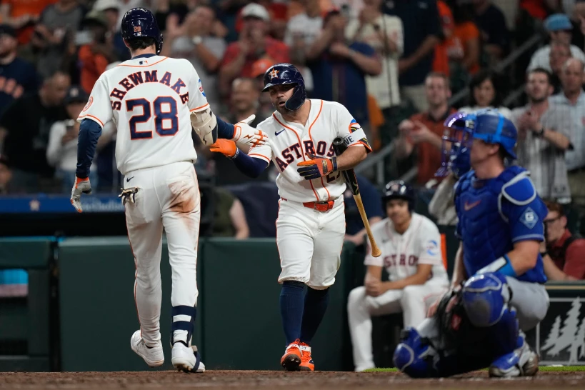Ohtani permite jonrones de Walker y Shewmake, y los Astros vencen 2-1 a los Dodgers