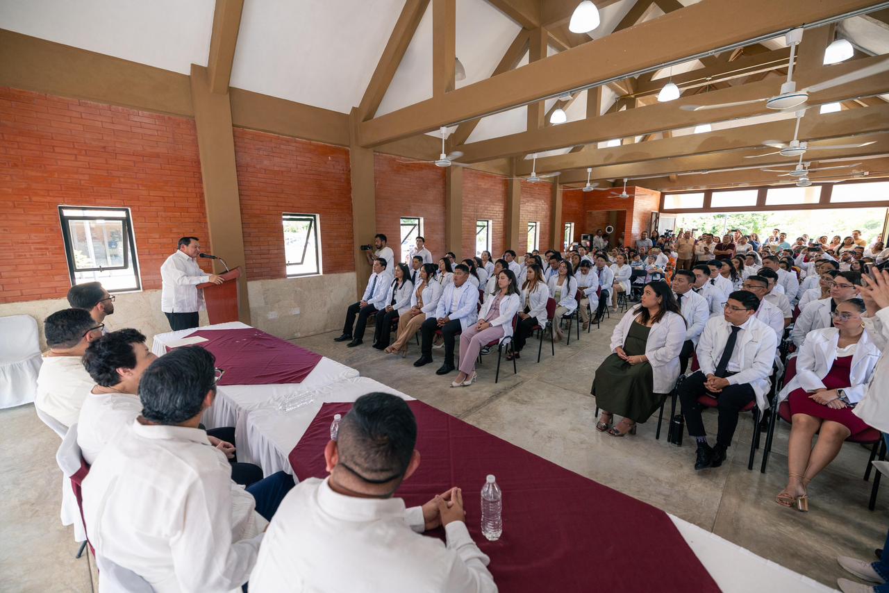 Egresan en Ticul primeras médicas y médicos de la Universidad para el Bienestar Benito Juárez García