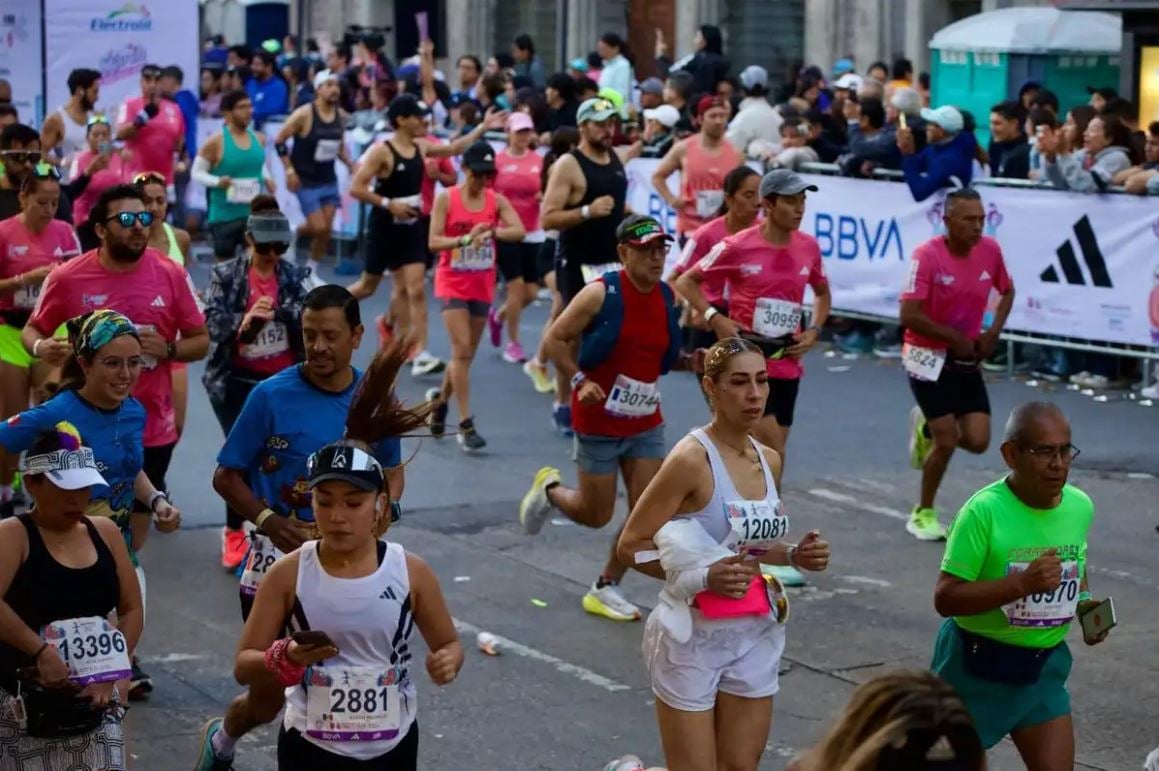 Los kenianos Simón Maywa y Gladys Cheropms conquistan el Medio Maratón de la CDMX 2026