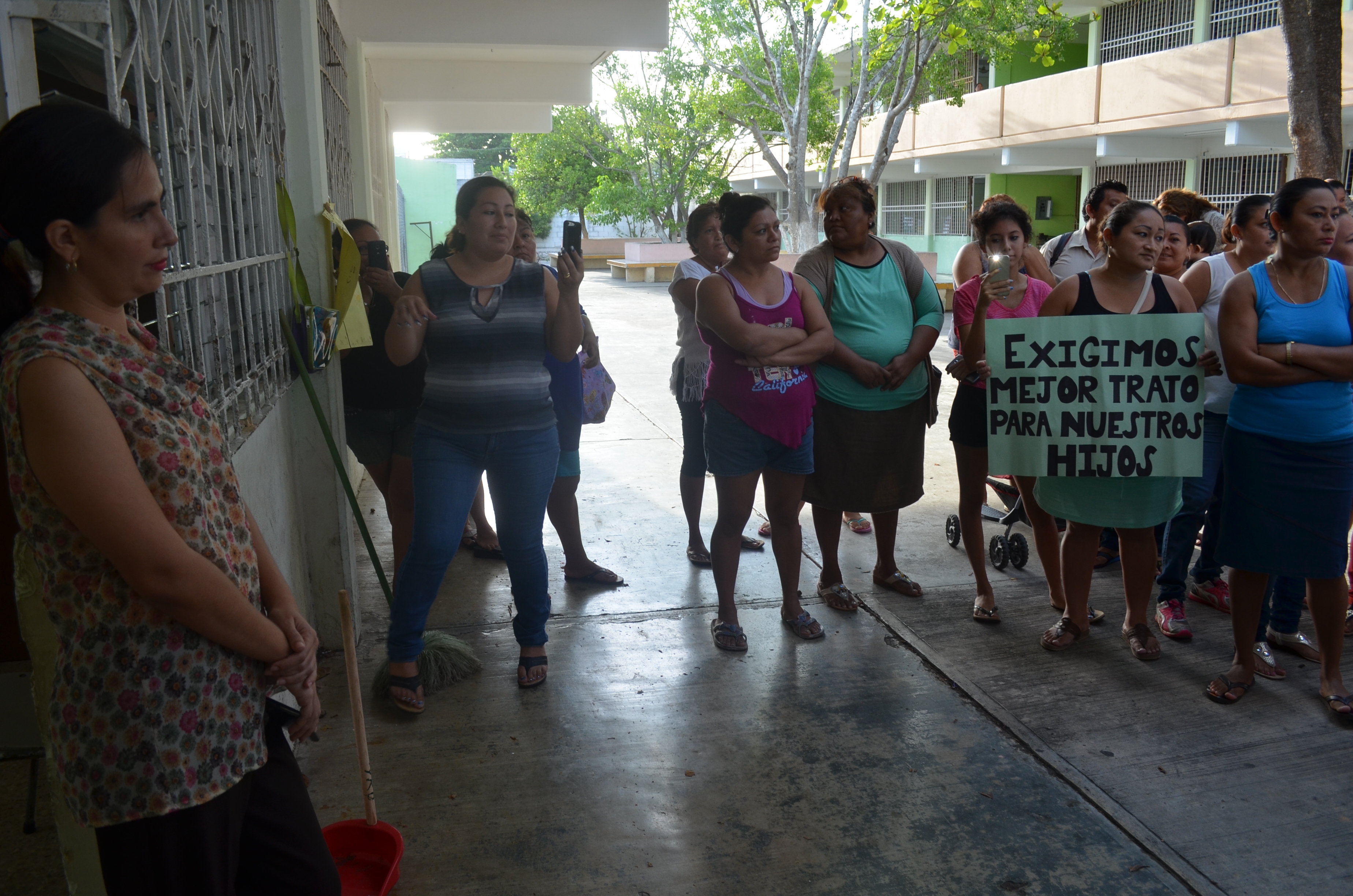 Piden la destitución de la directora en turno