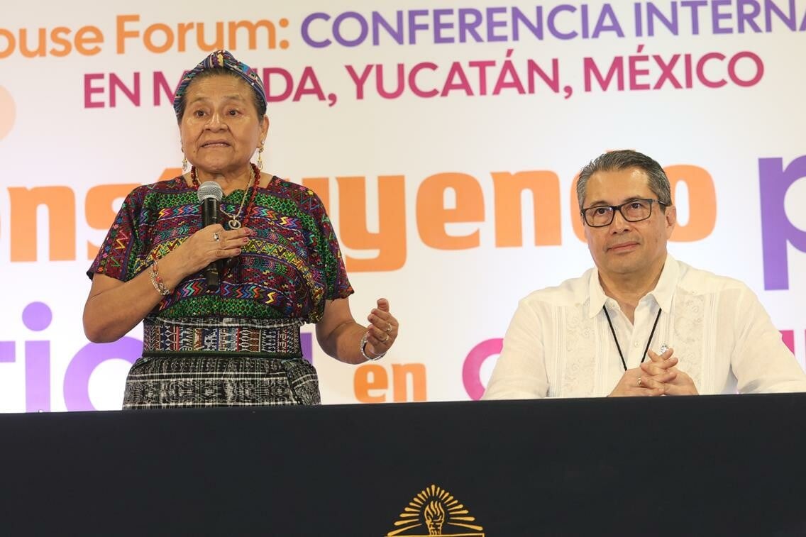 UADY y Rigoberta Menchú firman convenio por la cultura de paz