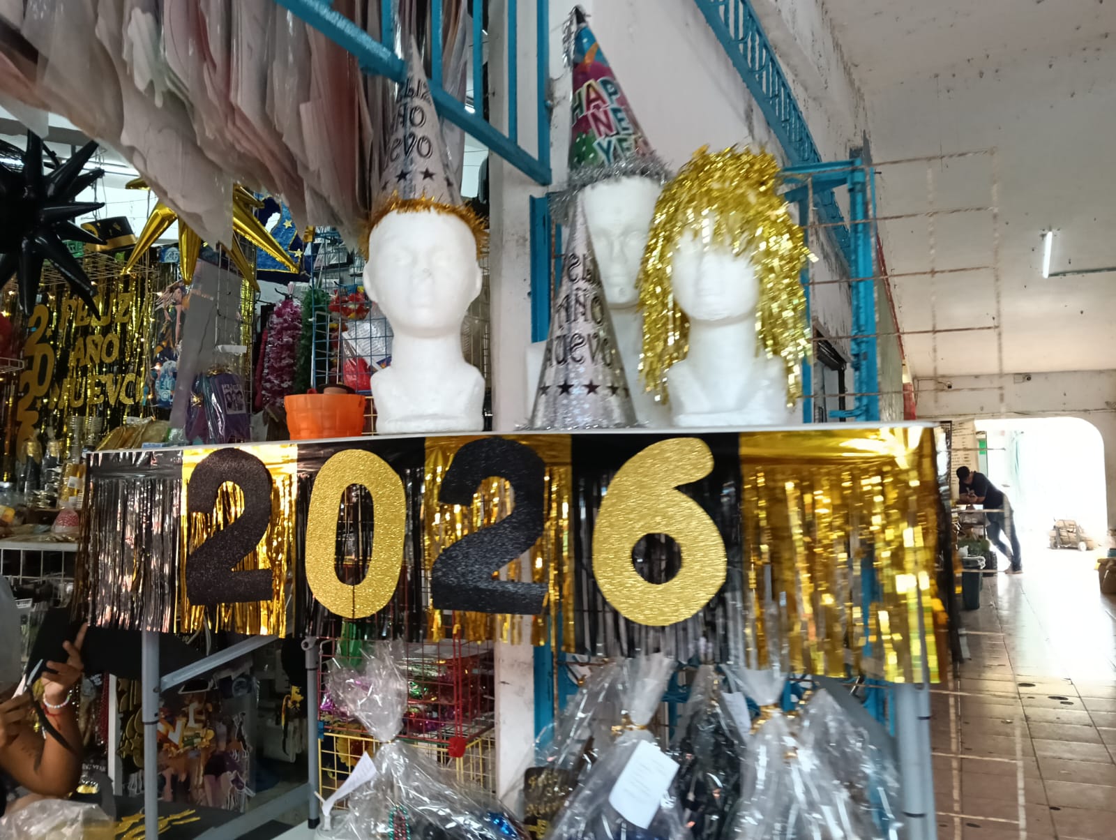 Crece la demanda de artículos navideños en el Mercado 23 de Cancún