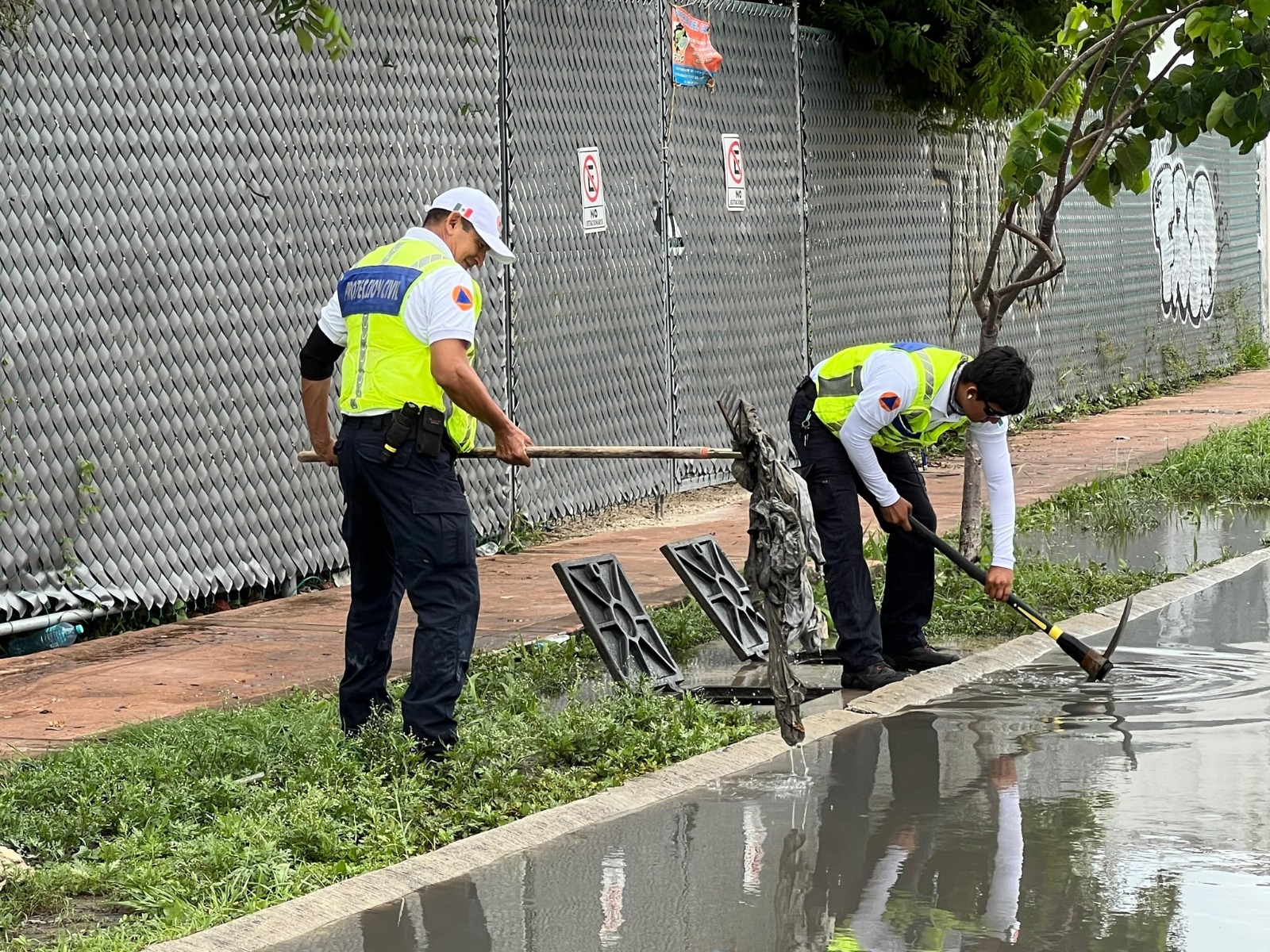 Mercado supervisa zonas donde las lluvias provocan encharcamientos severos en Playa del Carmen