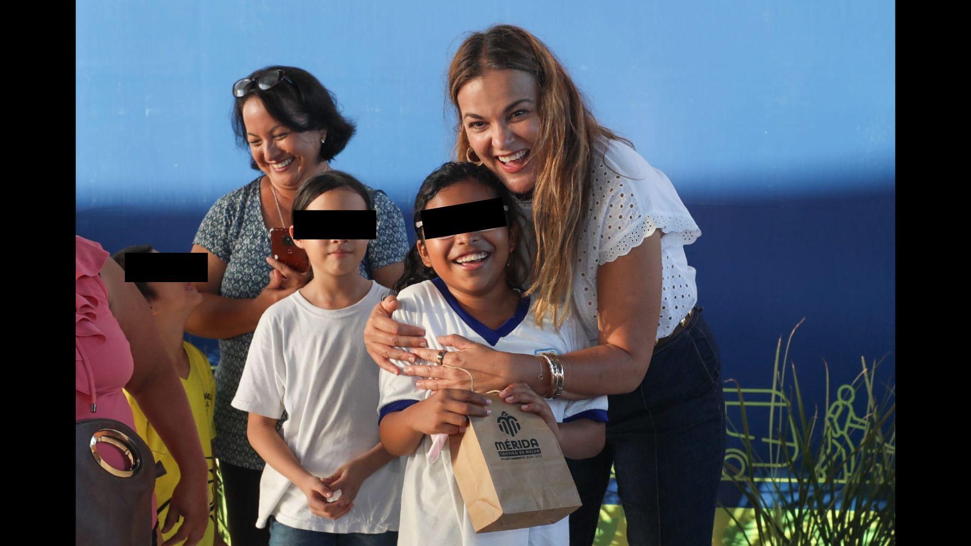 Ayuntamiento de Mérida suma 6 mil lentes entregados de forma gratuita a familias del municipio