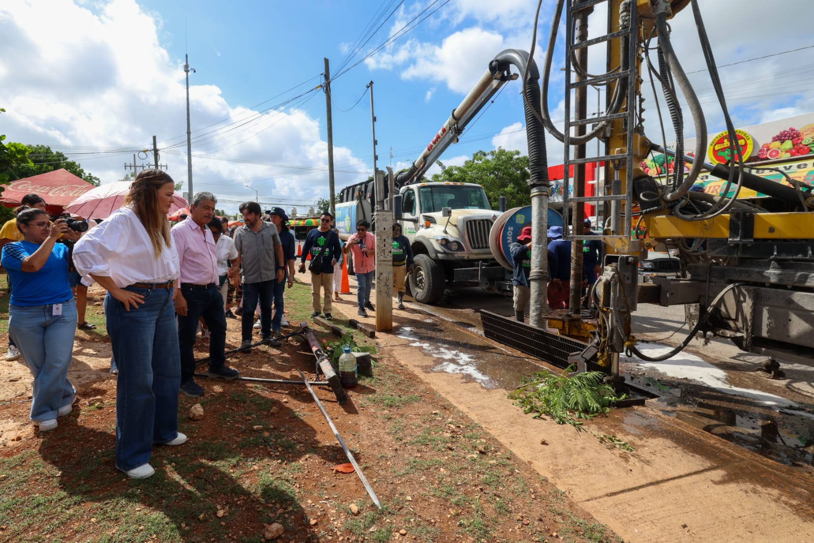Cecilia Patrón encabeza megaoperativo de mantenimiento y bacheo en Ciudad Caucel