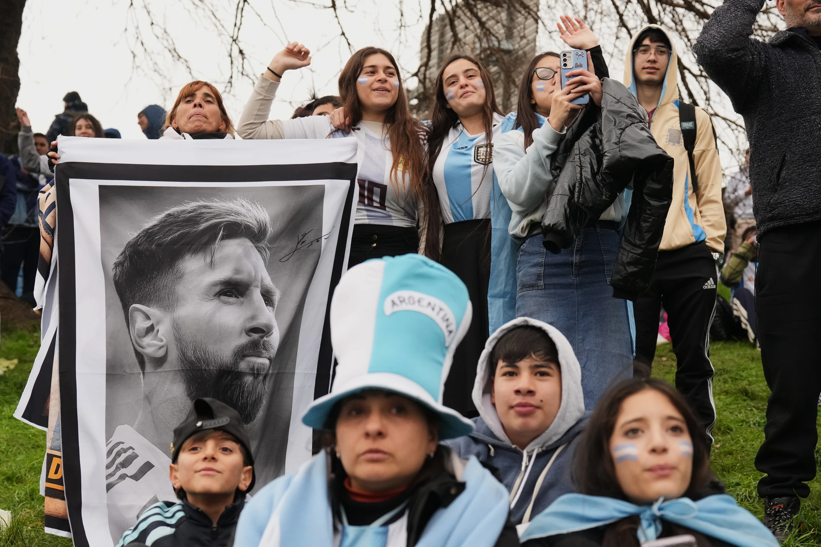 Messi llega a Rosario para descansar tras la Copa del Mundo y Scaloni también ya está en casa