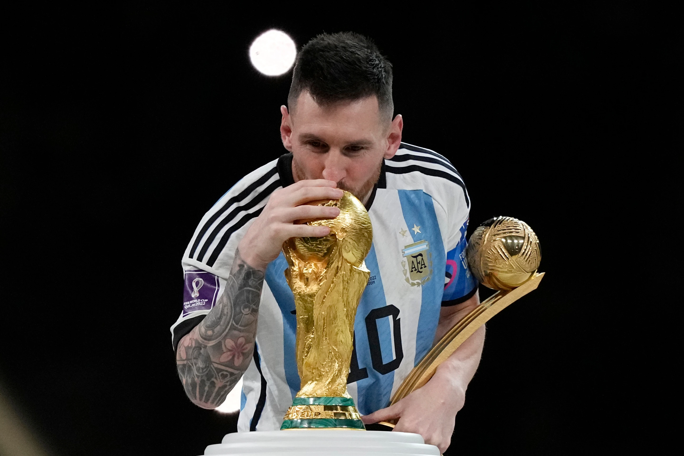 Messi, del villano apuntado por fracasos a héroe de una generación dorada