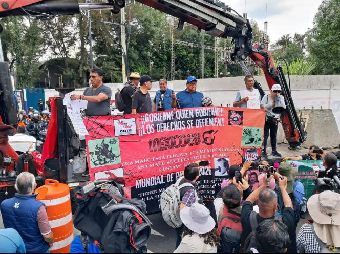Maestros logran llegar a inmediaciones del estadio Azteca; CNTE acepta invitación para dialogar en Gobernación