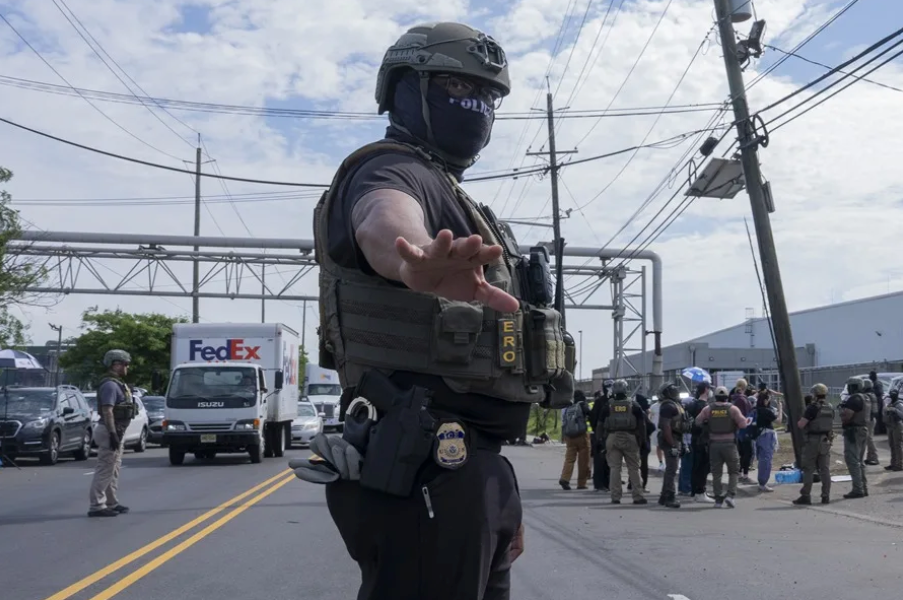 Imputan a un agente de ICE por atropellar con su vehículo a inmigrante mexicano en Texas
