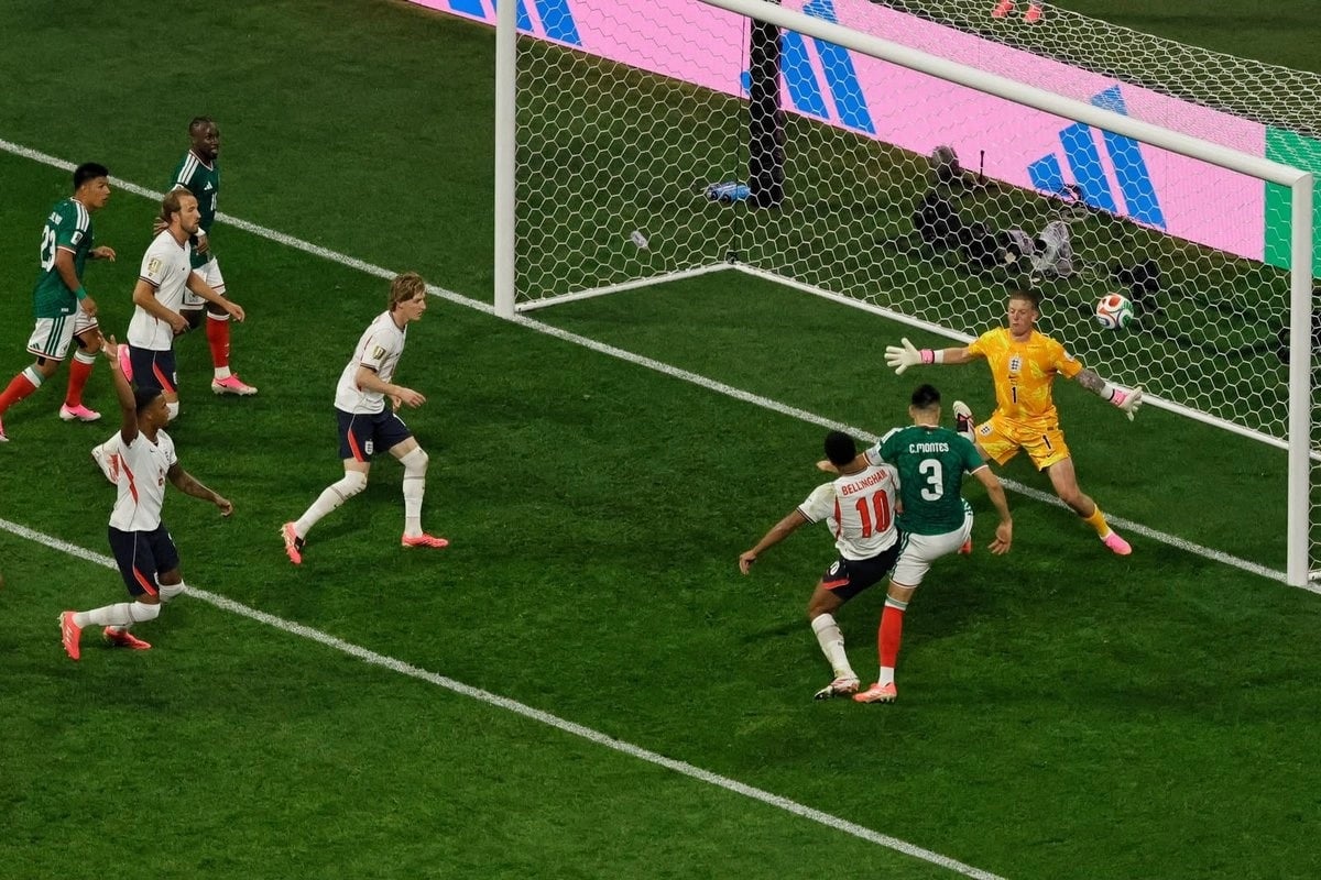 México lucha hasta el final, pero Inglaterra vence 3-2 y rompe su invicto mundialista en el Azteca