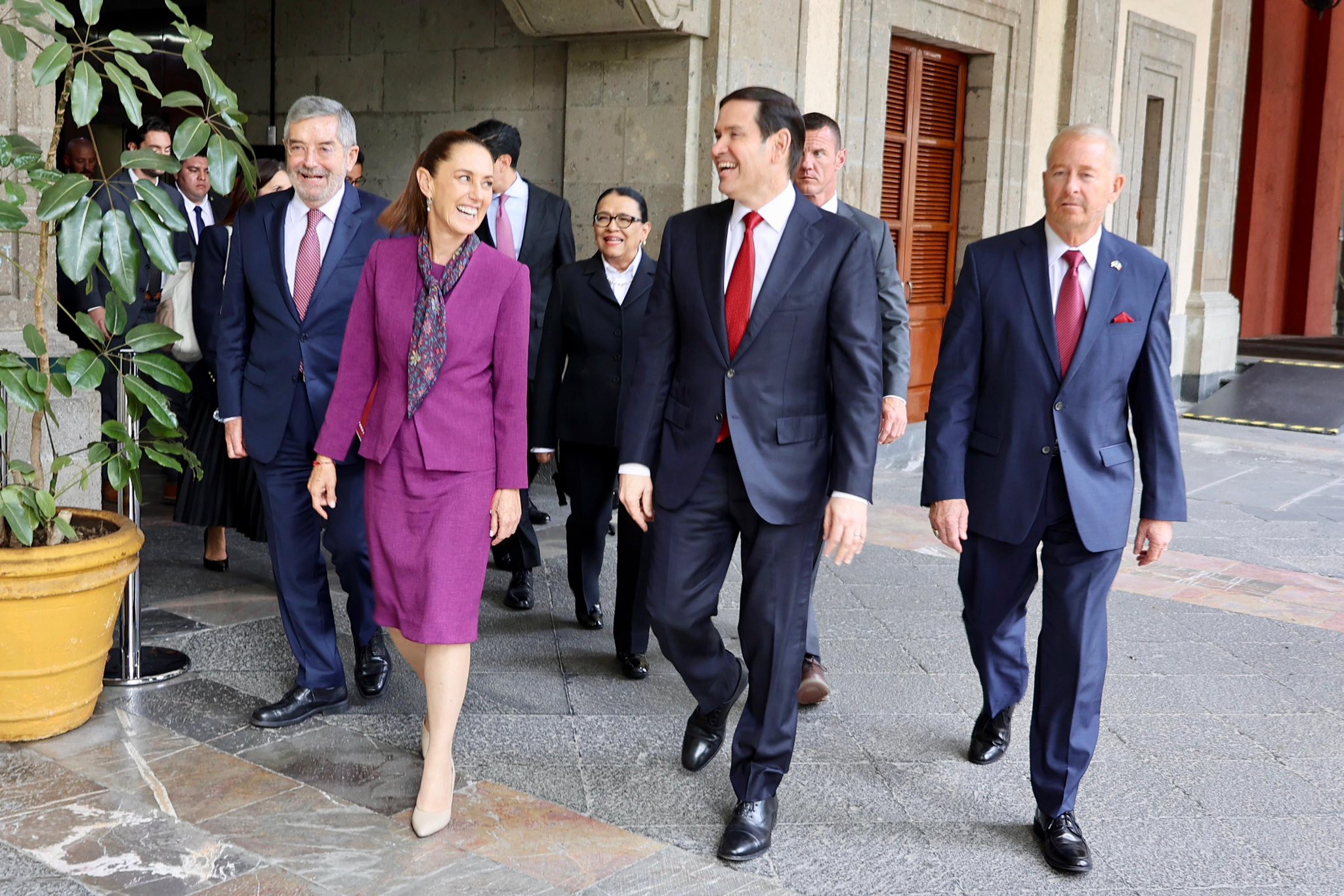 Historias de injerencismo y diplomacia