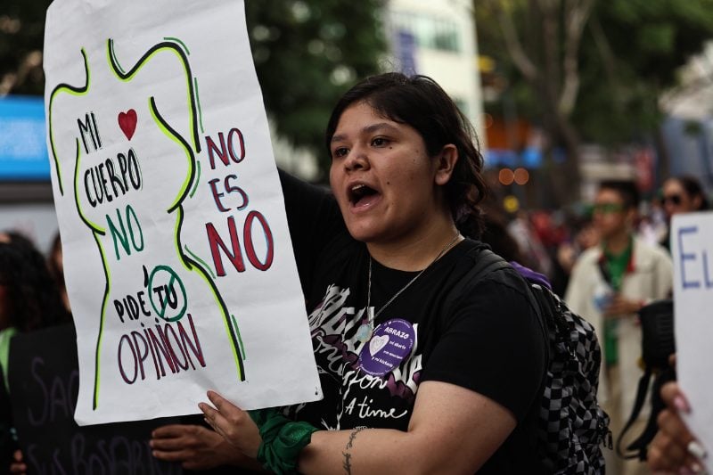 El acoso contra mujeres debe estar en los códigos penales federal y estatales: Claudia Sheinbaum