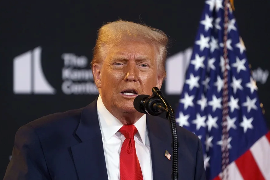 Trump arremete contra Corea del Sur; aumentará hasta 25 por ciento los aranceles a importaciones