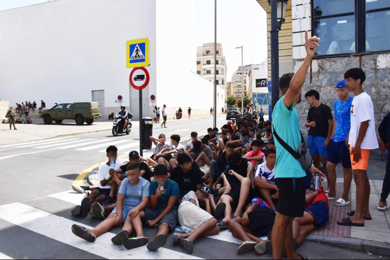 Gobierno de España reconoce que hay mil 900 niños migrantes viviendo en calles de Ceuta