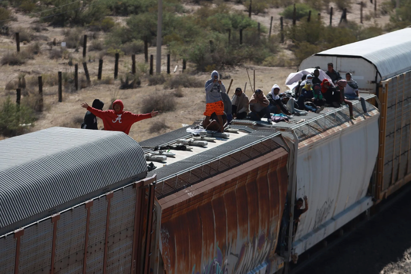Acusan a 11 personas por muerte de migrantes dentro de tren de carga en Texas