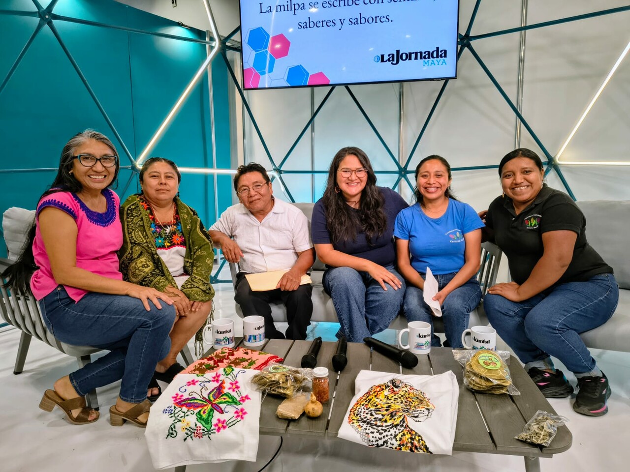 La milpa también se escribe: Conversan en 'La Cúpula' sobre semillas, saberes y sabores