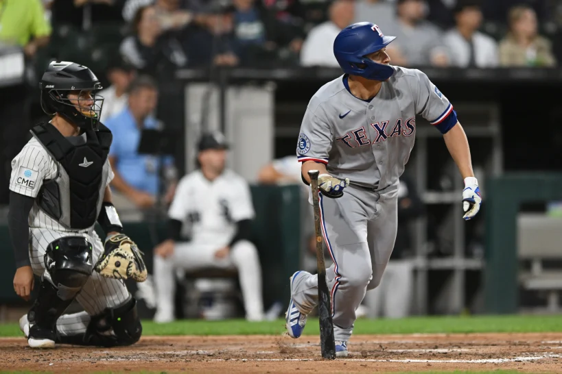Raleigh batea tres jonrones y los Marineros frenan a los Filis: 9-2