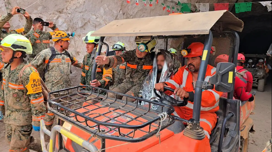 Salvan al segundo minero tras 14 días atrapado en Santa Fe; lo trasladan a hospital de Mazatlán