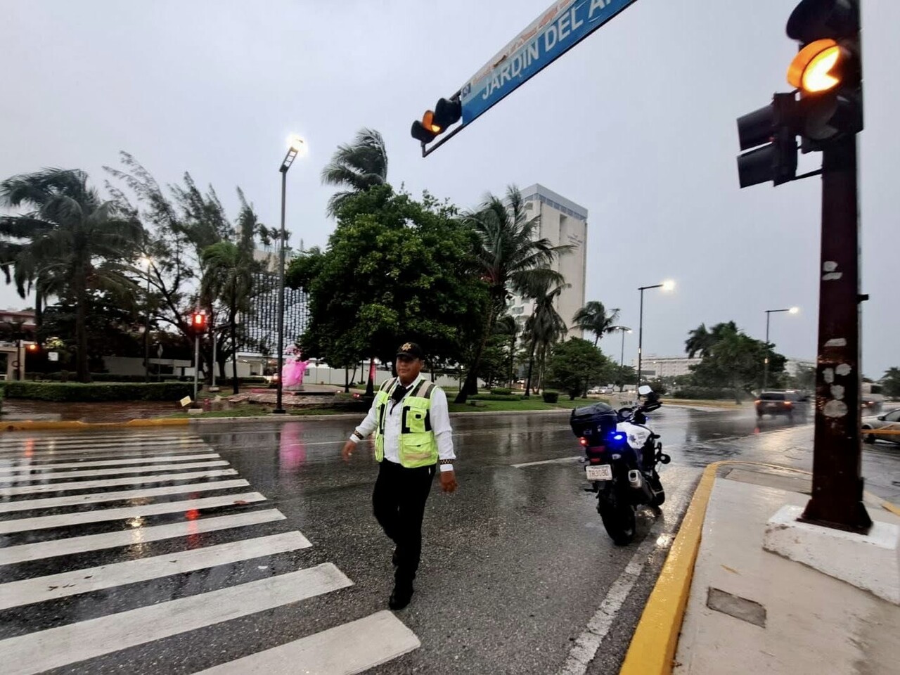 Avanza modernización urbana en la zona hotelera de Cancún