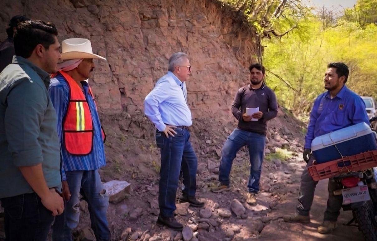 Embajador Johnson presiona y advierte 