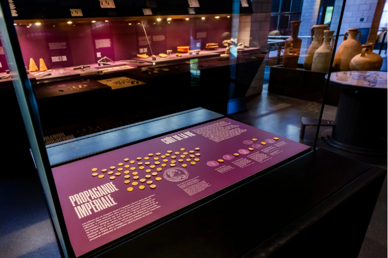 Dos ladrones roban monedas de oro antiguas de un museo en Lausana, Suiza