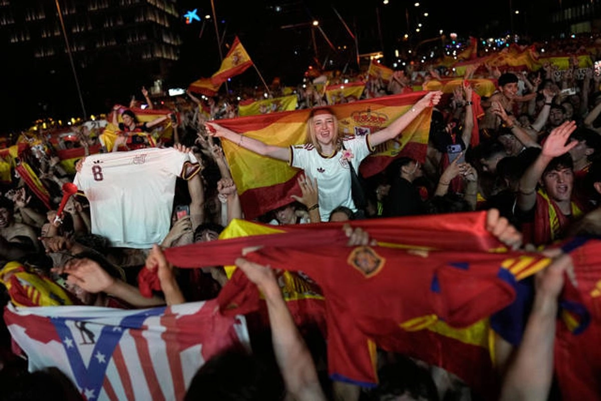 Muere menor en Salamanca, España, durante festejos del triunfo mundialista