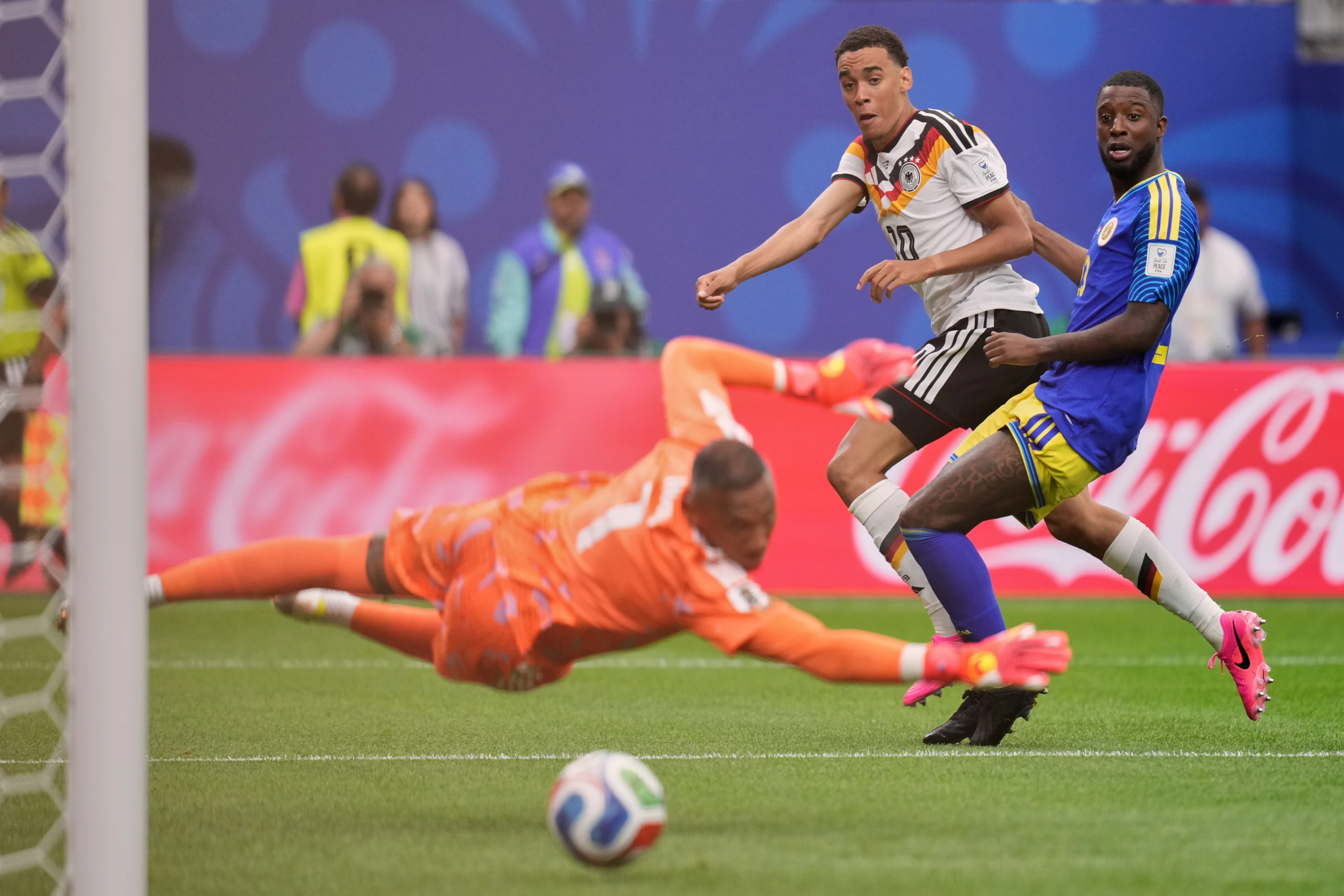 Yasin Ayari aporta doblete y Suecia aplasta 5-1 a Túnez para liderar el Grupo F del Mundial