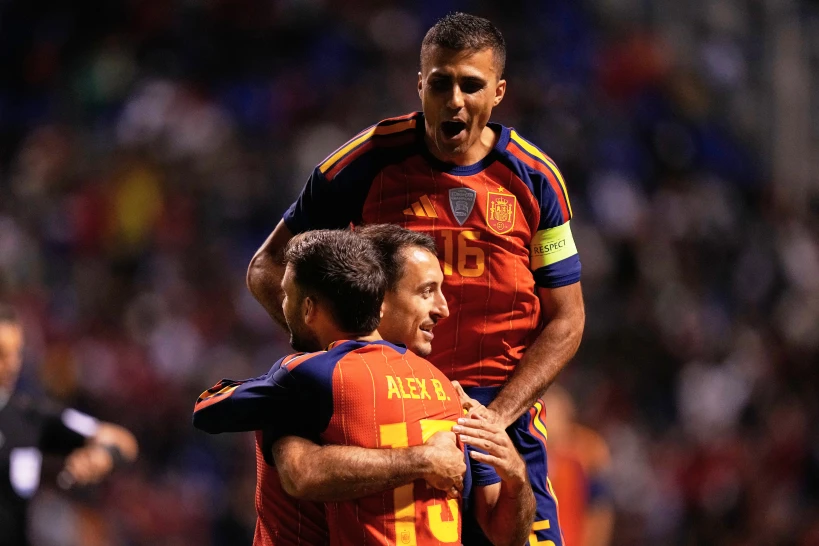 España finaliza su preparación para el mundial con triunfo de 3-1 sobre Perú