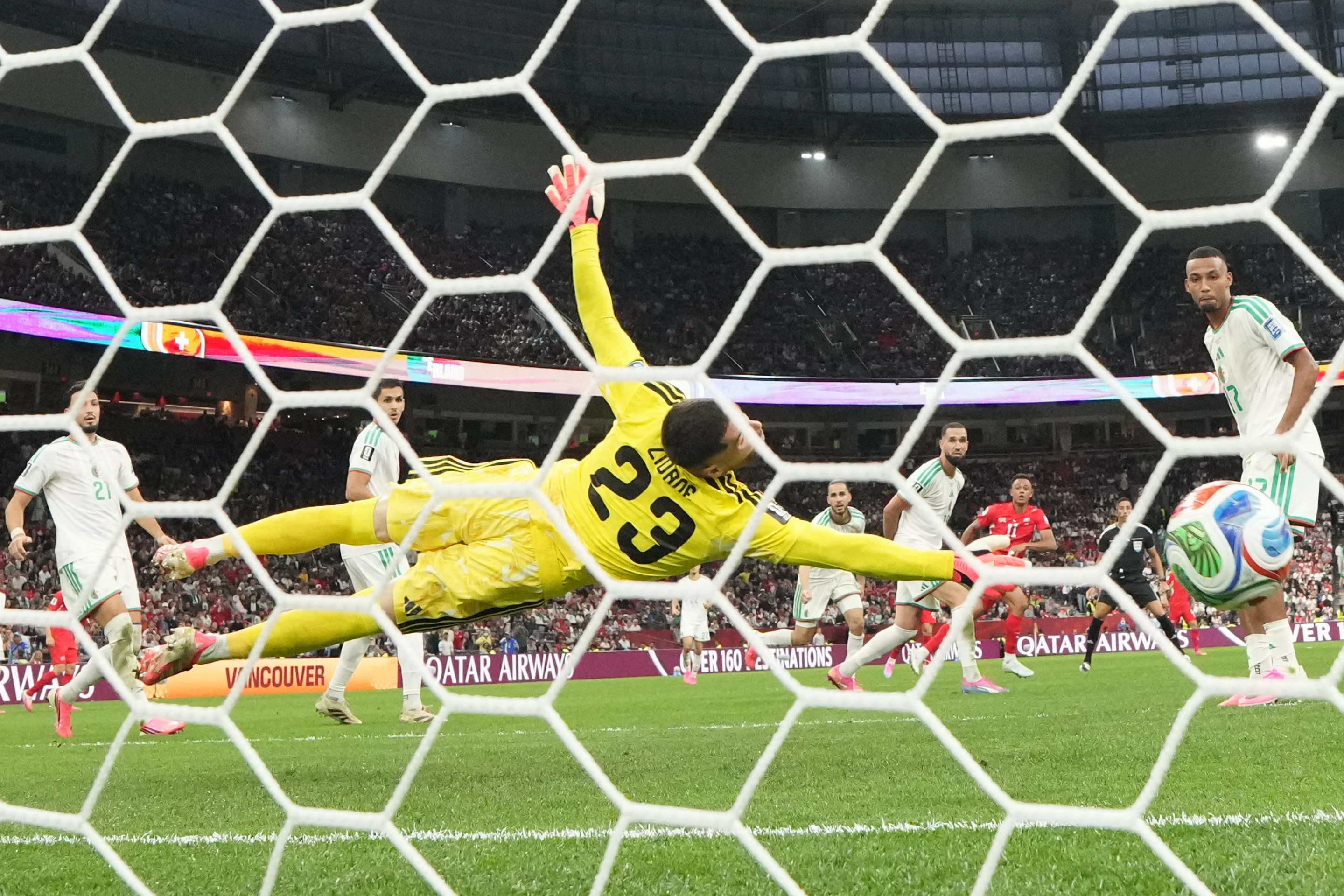 Embolo y Ndoye anotan y Suiza avanza en el Mundial con una victoria de 2-0 sobre Argelia