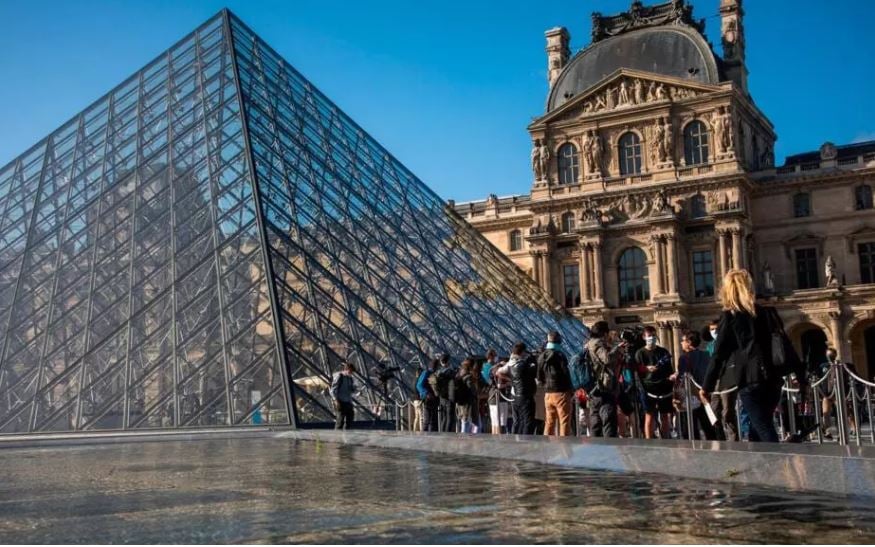 Francia aprueba por ley devolver bienes culturales a sus antiguas colonias y otros países