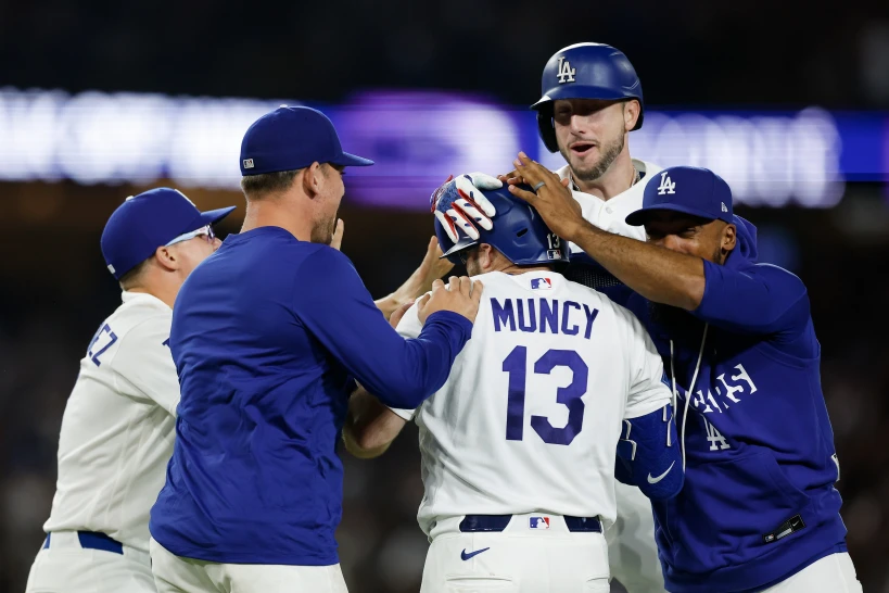 Sencillo de Muncy en la décima sentencia triunfo de los Dodgers ante los Reales: 5-4