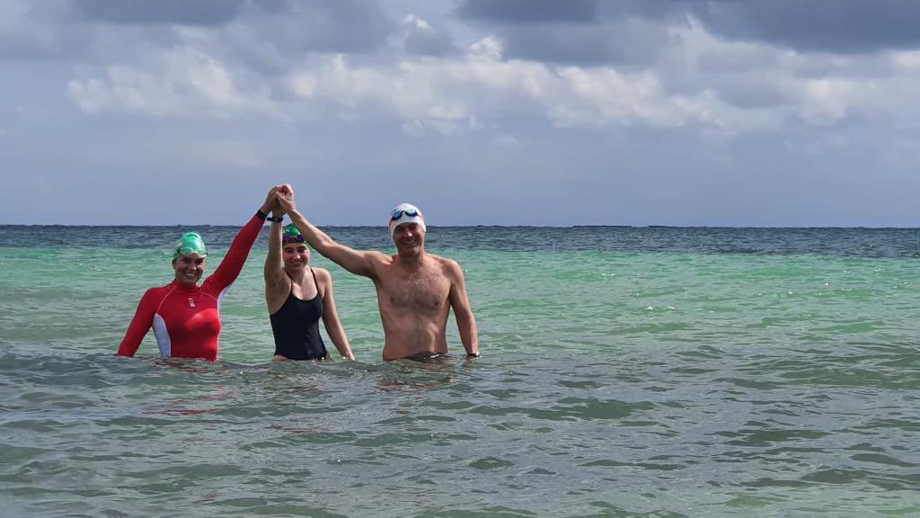 La Jornada Maya | Quintana Roo | Rosario Ruiz Canduriz | Familia cruza a  nado canal entre Cozumel y Playa del Carmen
