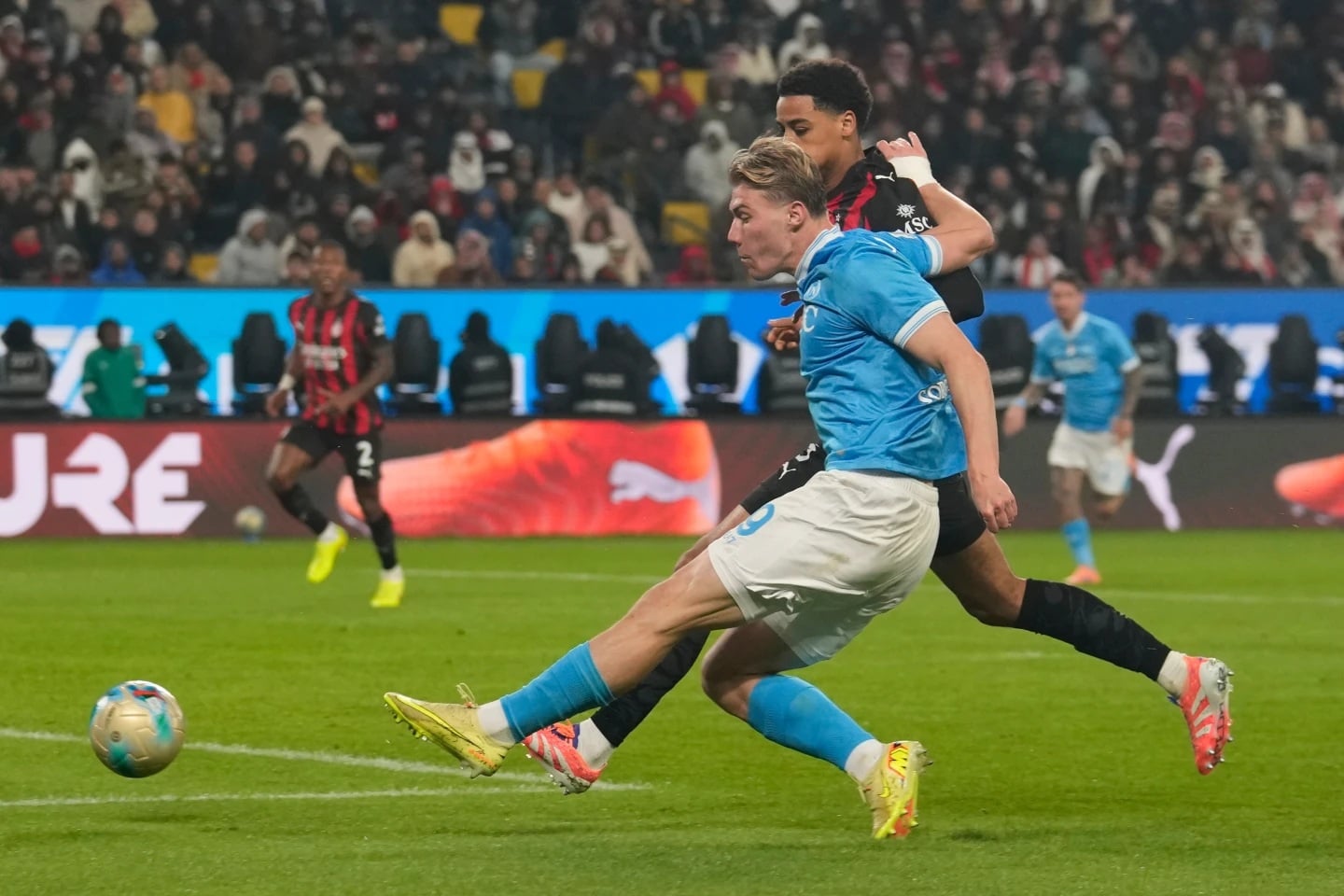 Napoli vence 2-0 al Milán y avanza a la batalla por el título de la Supercopa de Italia