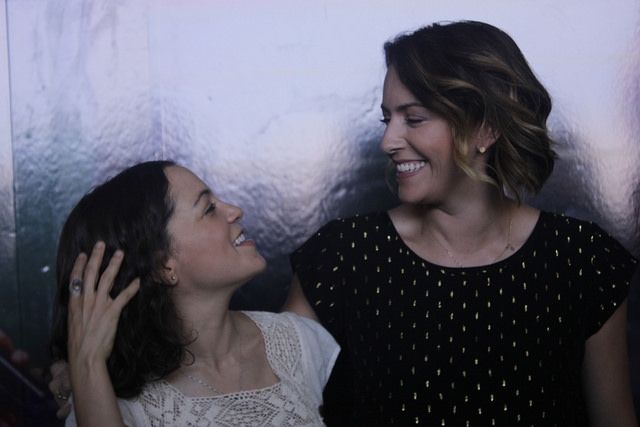 Natalia y Alondra preparan regalo para Mérida