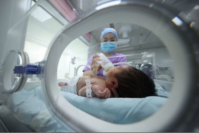 China y EU enfrentan una misma guerra y la están perdiendo: la baja natalidad