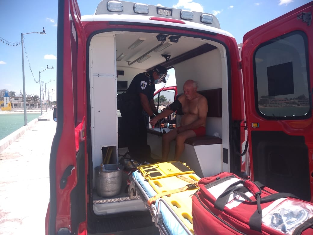 Náufrago de 63 años es resactado entre Chicxulub y Telchac Puerto