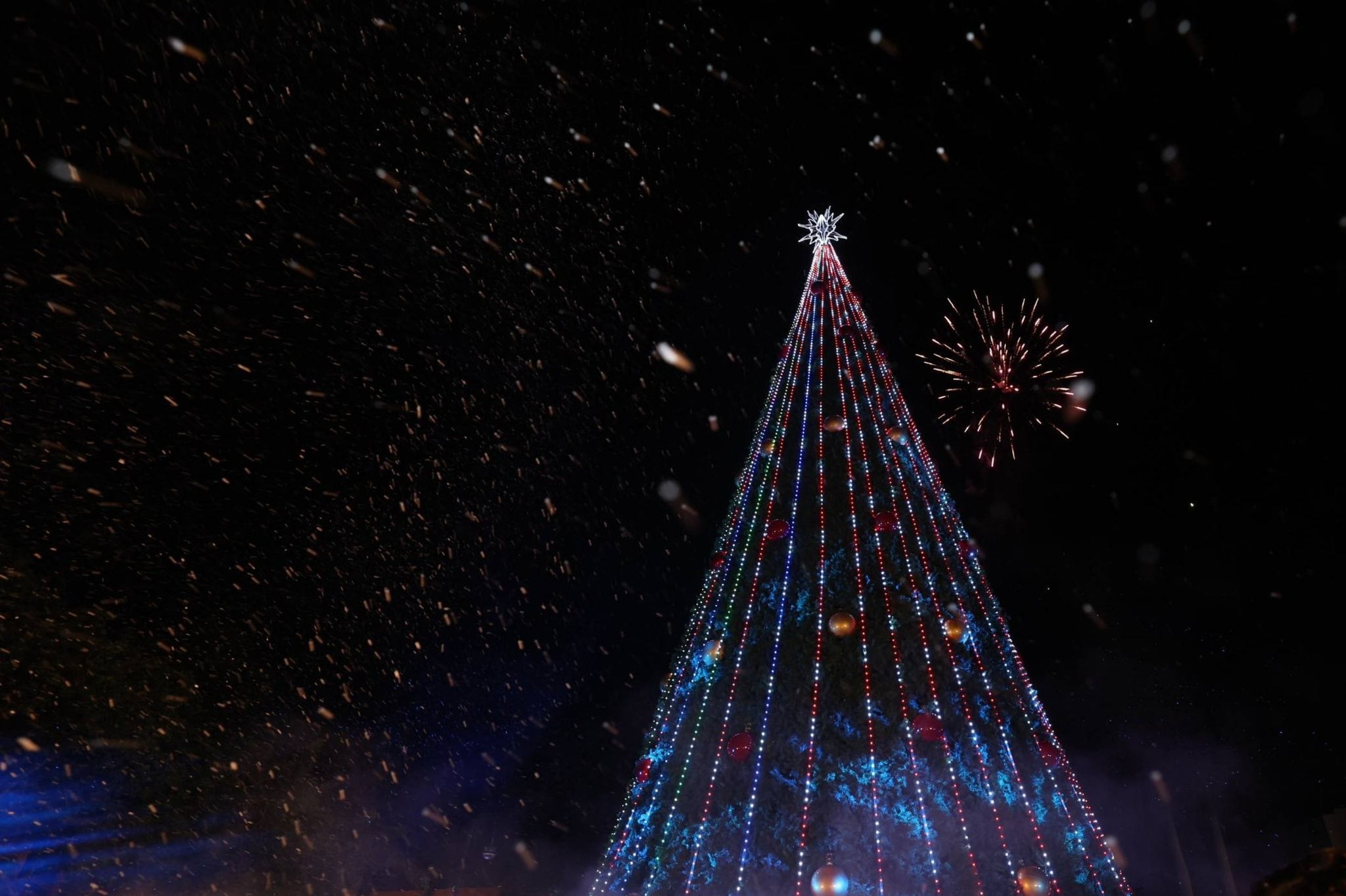 Mérida enciende el espíritu navideño con el Árbol del Remate de Montejo, inicio de las celebraciones decembrinas 