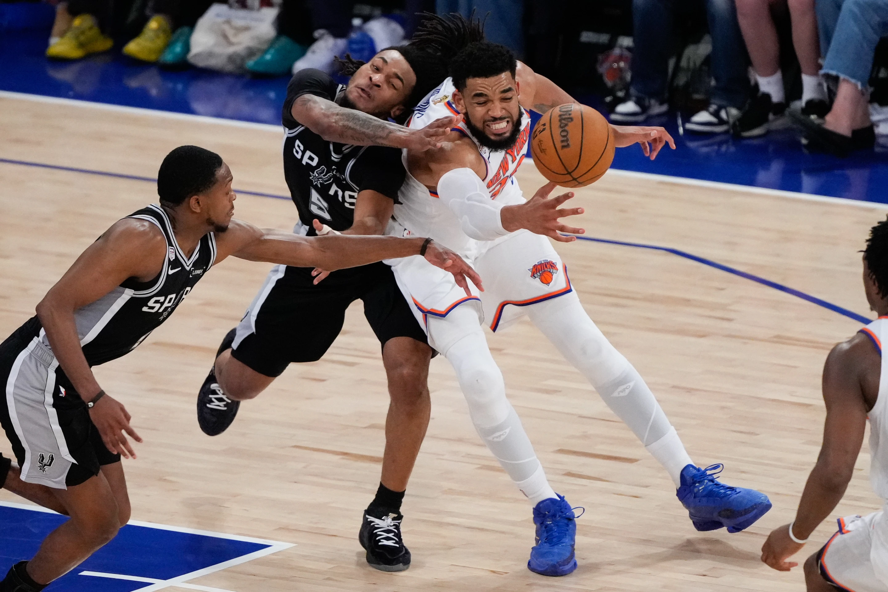Los Knicks logran remontada récord de 29 puntos y están a un paso del título de la NBA