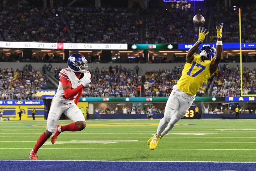 Stafford y Adams guían la primera victoria de los Carneros, ante los Gigantes: 28-6