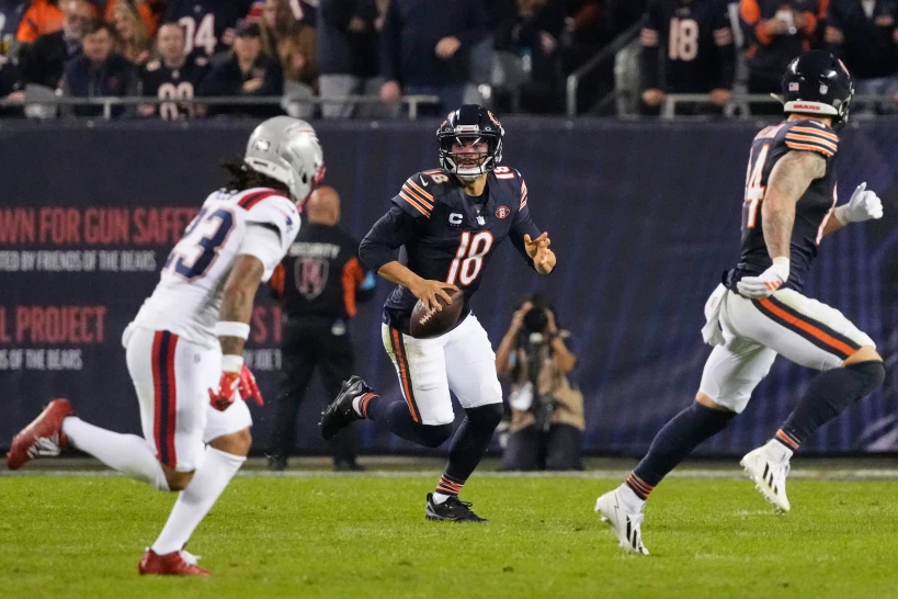 Williams se luce en un triunfo de los Osos ante Maye y los Patriotas: 30-24