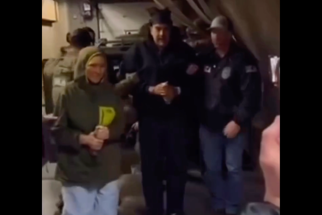 Maduro y su esposa arriban como prisioneros a NY; fueron internados en el Metropolitan Detention Center