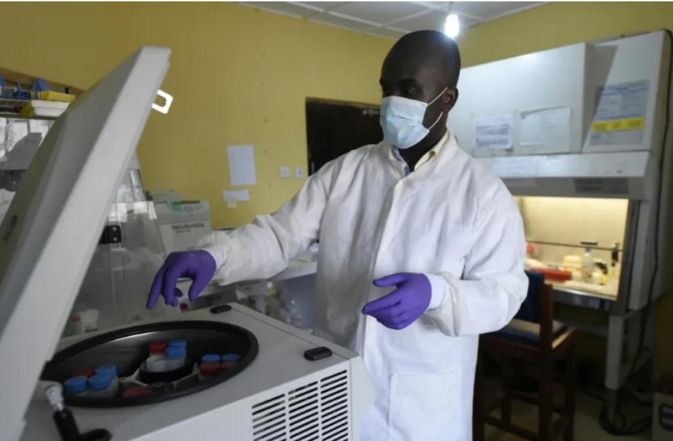 Nigeria confirma que su primer caso de ébola es de la cepa 'Bundibugyo', responsable de la epidemia en la RDC