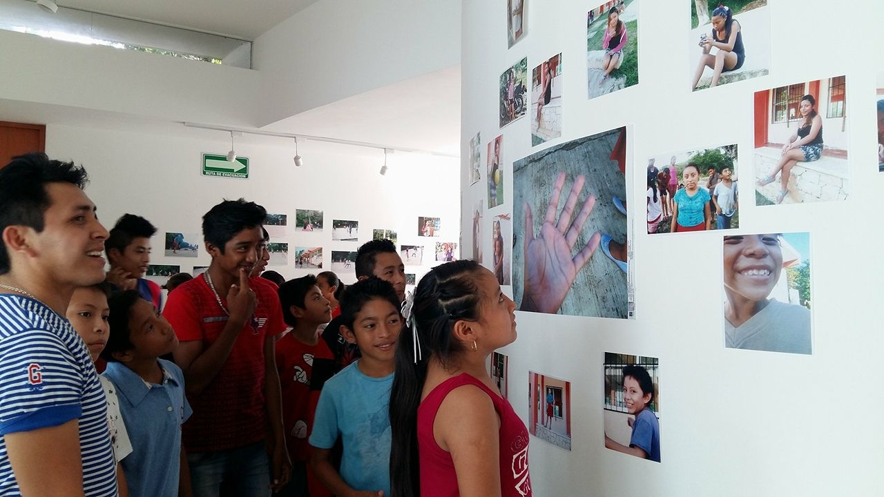 Niños mayas fotógrafos