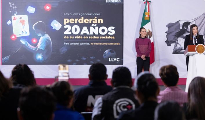 Sheinbaum impulsa regulación del uso de redes sociales en menores y llama a las familias a proteger su desarrollo