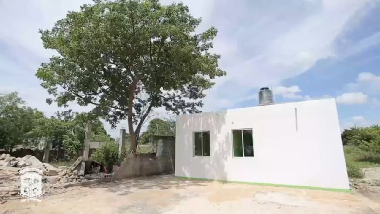 Entregan nueva casa a familia afectada por explosión en Kanasín