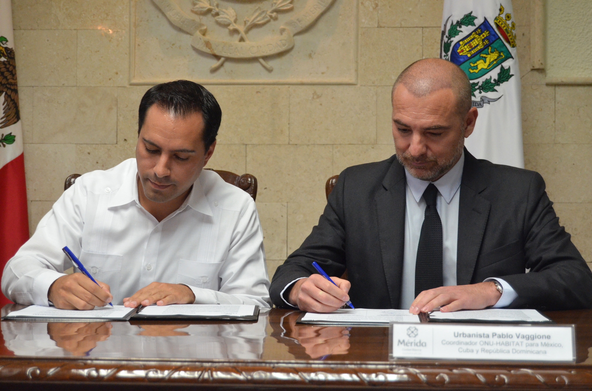 Vila Dosal firma convenio ONU-HABITAT