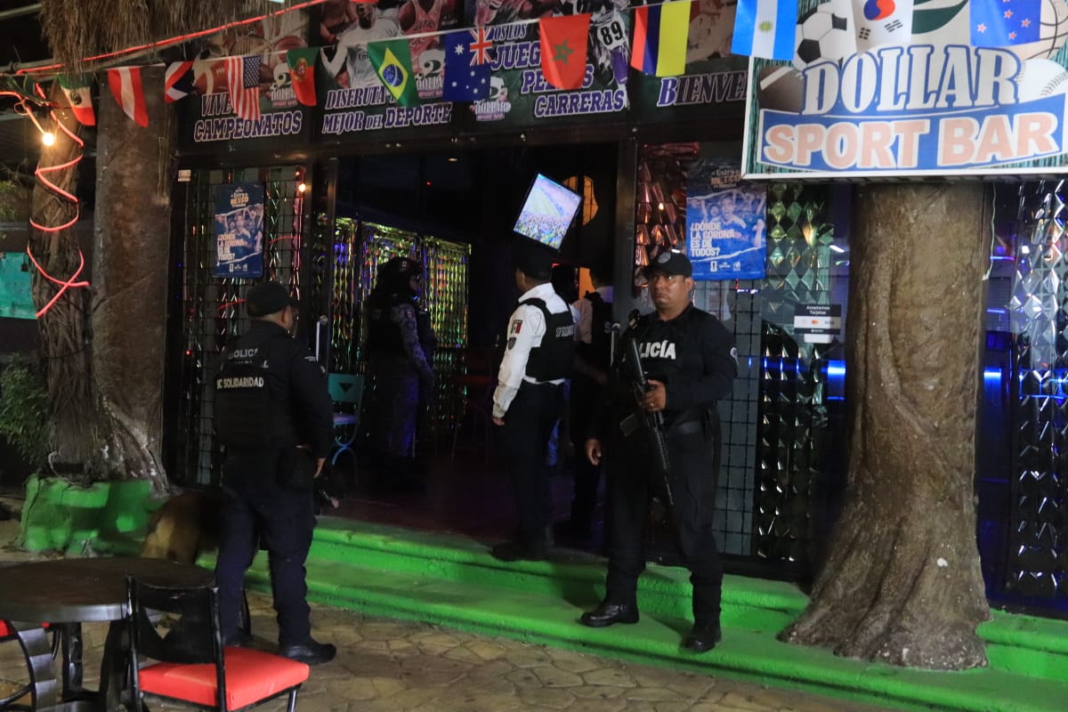 Despliegan operativo conjunto en bares y centros nocturnos de Playa del Carmen