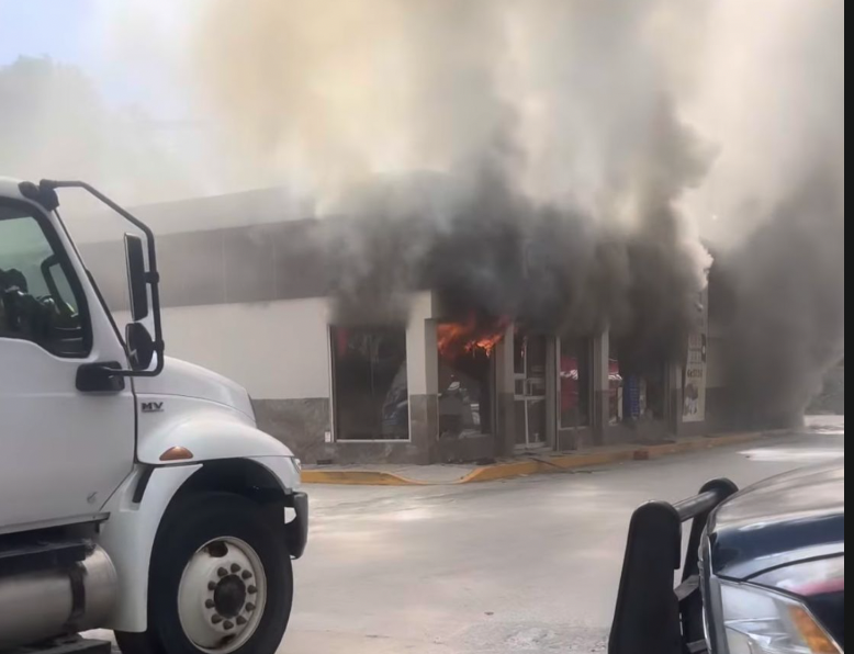 Reportan ataques simultáneos contra establecimientos y vehículos en Quintana Roo