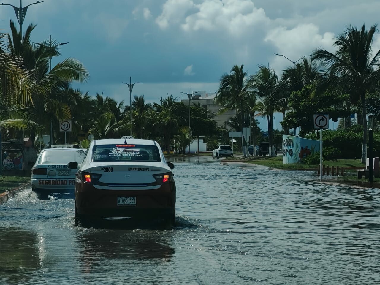 Efectos de pleamar encharcan en Playa Norte, Carmen