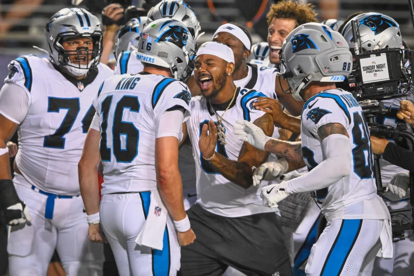 Las Panteras remontan y vencen 33-30 a los Cardenales, al iniciar la pretemporada de la NFL